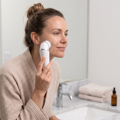 3-Speed Facial Cleansing Brush with Bi-Directional Rotation