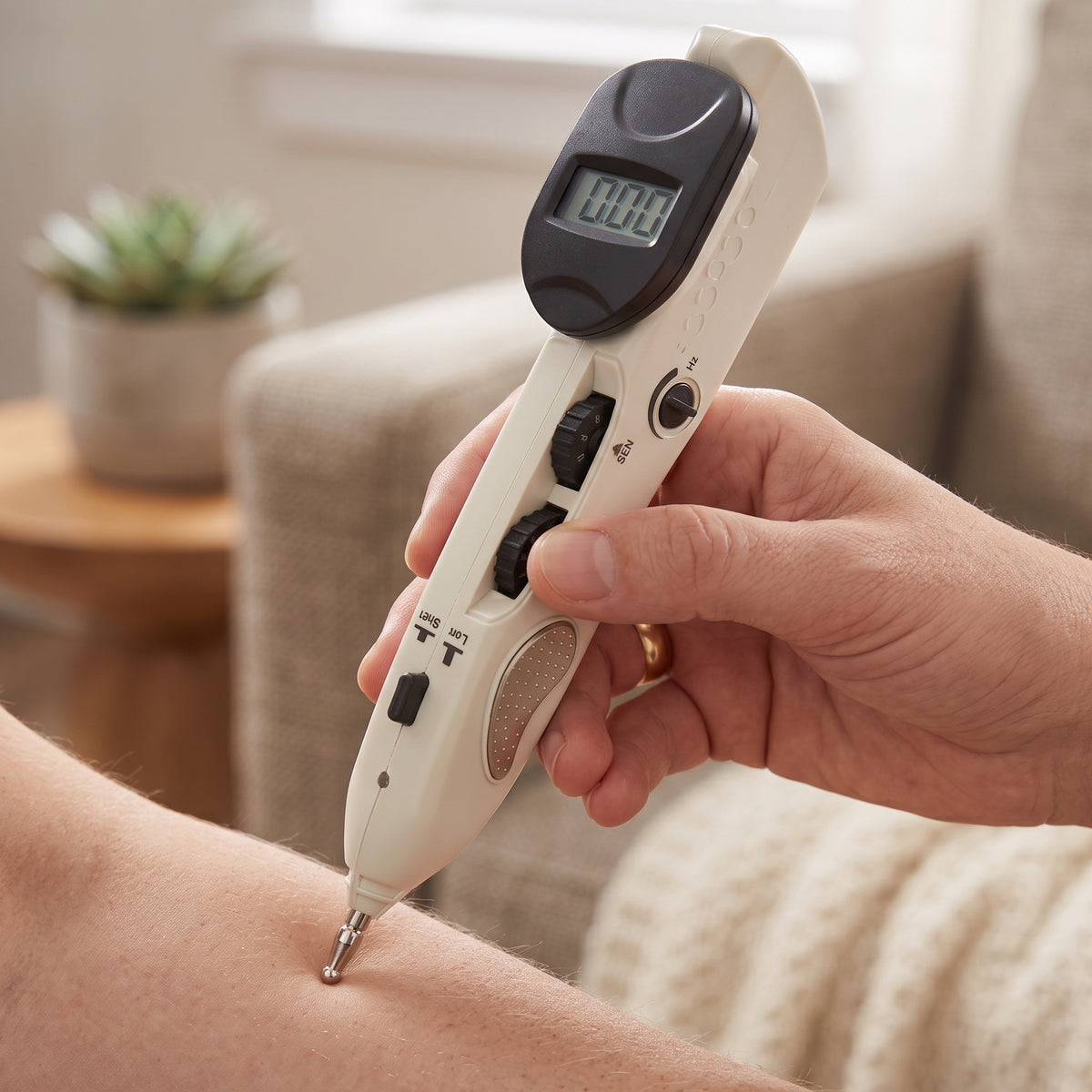Electronic Meridian Point Detection Pen with Adjustable Sensitivity