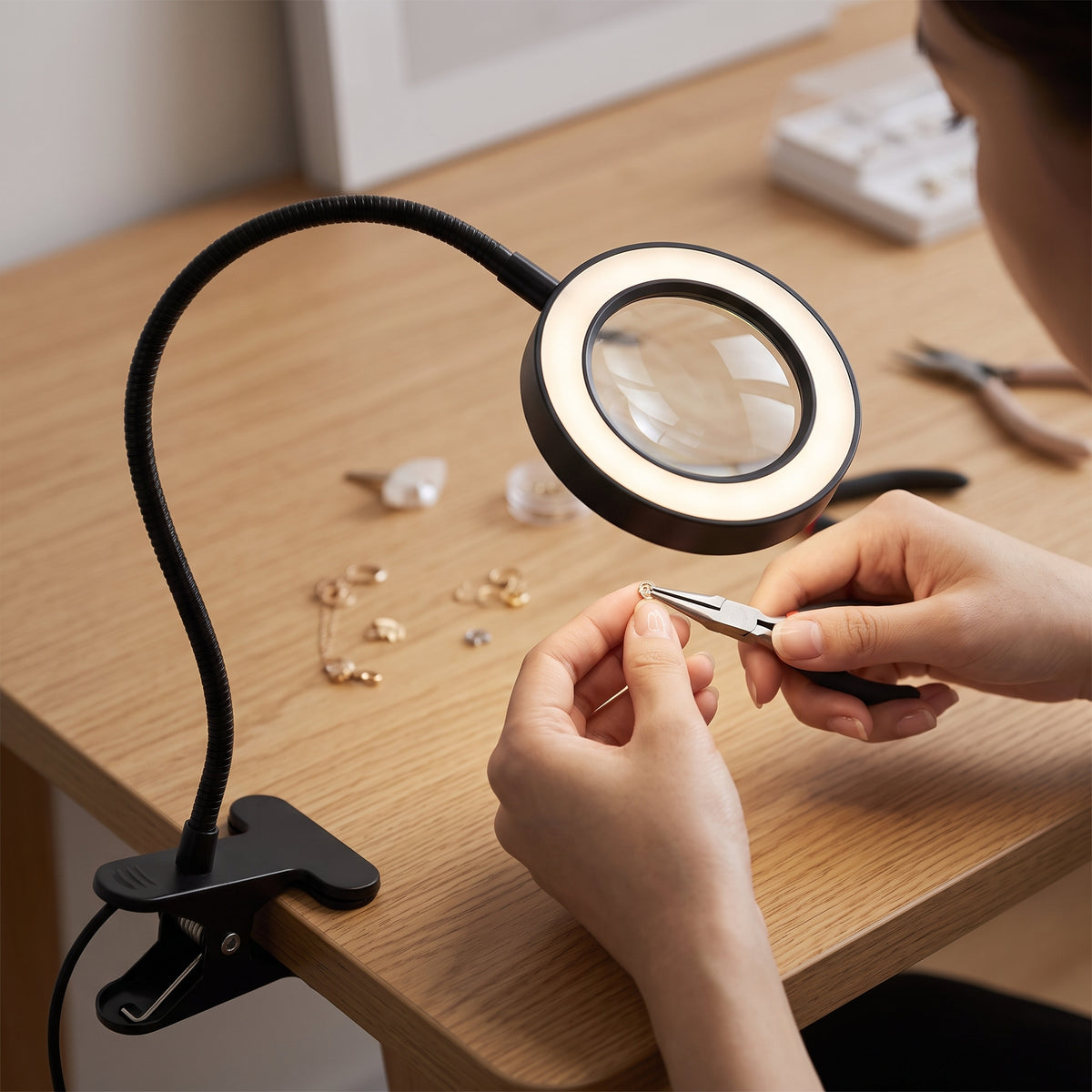 Flexible Clamp LED Magnifying Lamp with Adjustable Light Modes