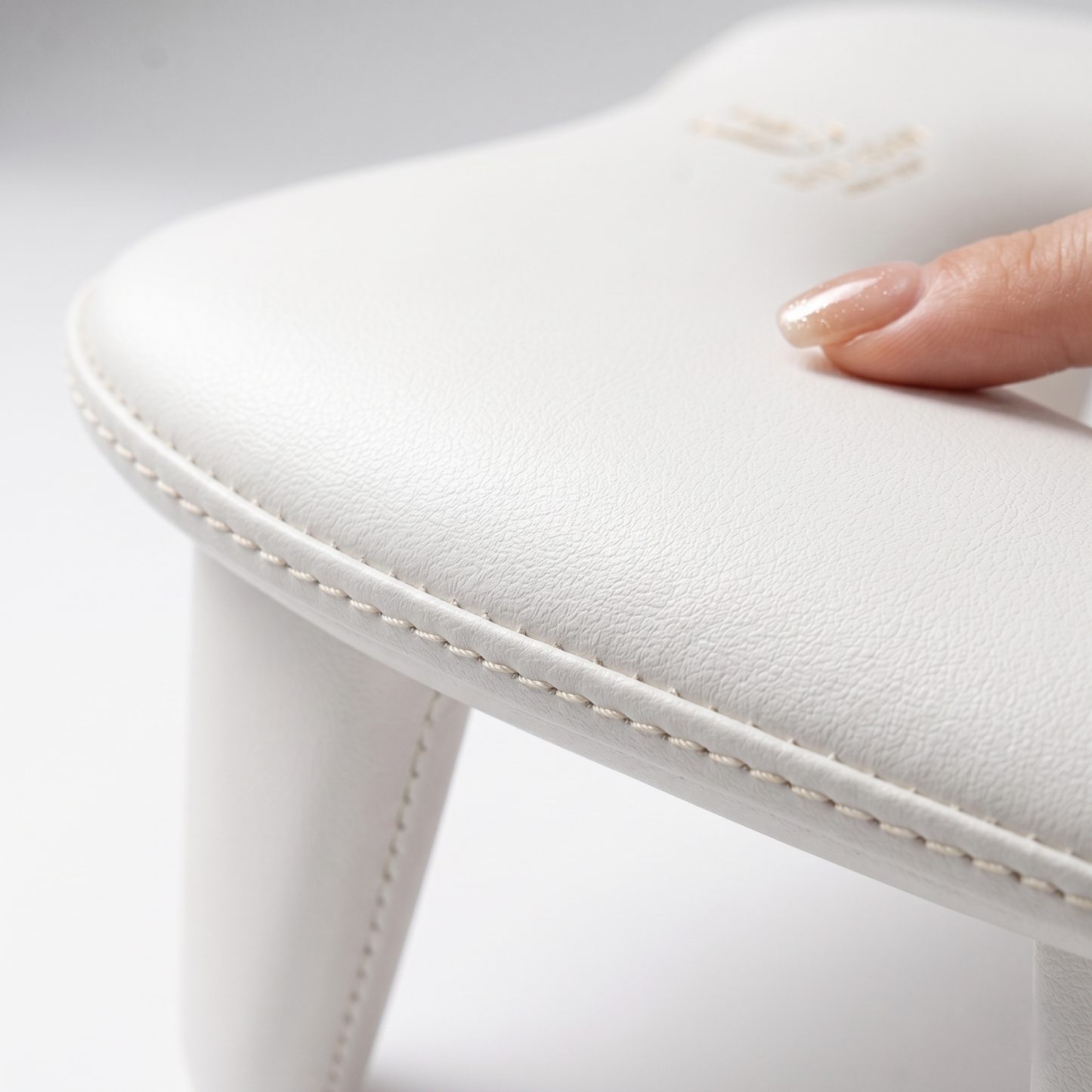 Kovelli™ Luxe Nail Arm Rest