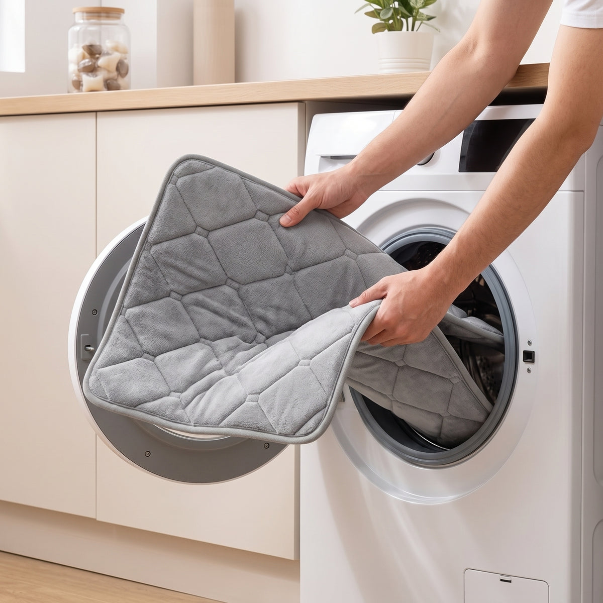 Memory Foam Bath Mat with Absorbent Quilted Surface & Non-Slip Backing