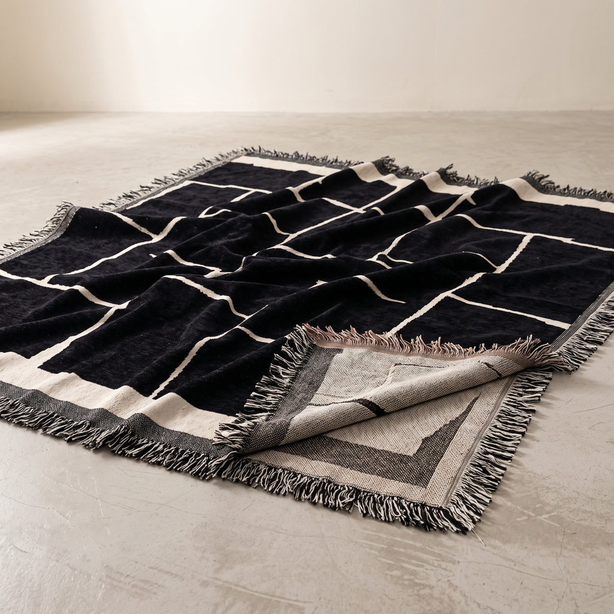 One-Piece Geometric Chenille Sofa Throw Cover with Fringed Edge