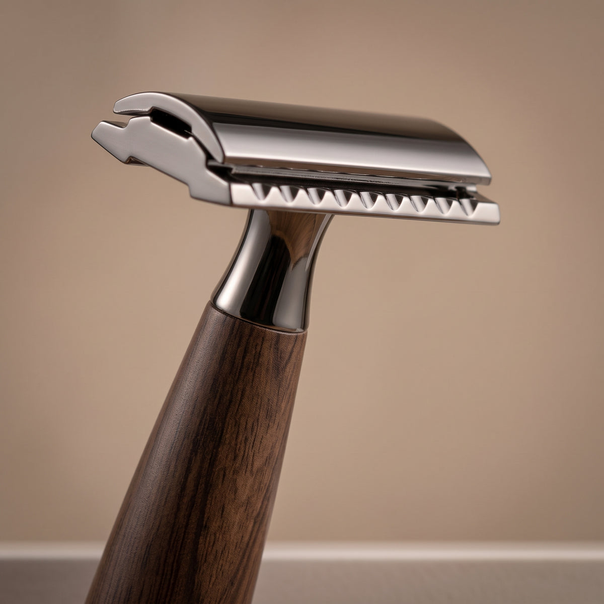 Weighted Double-Edge Safety Razor with Wood-Grain Handle