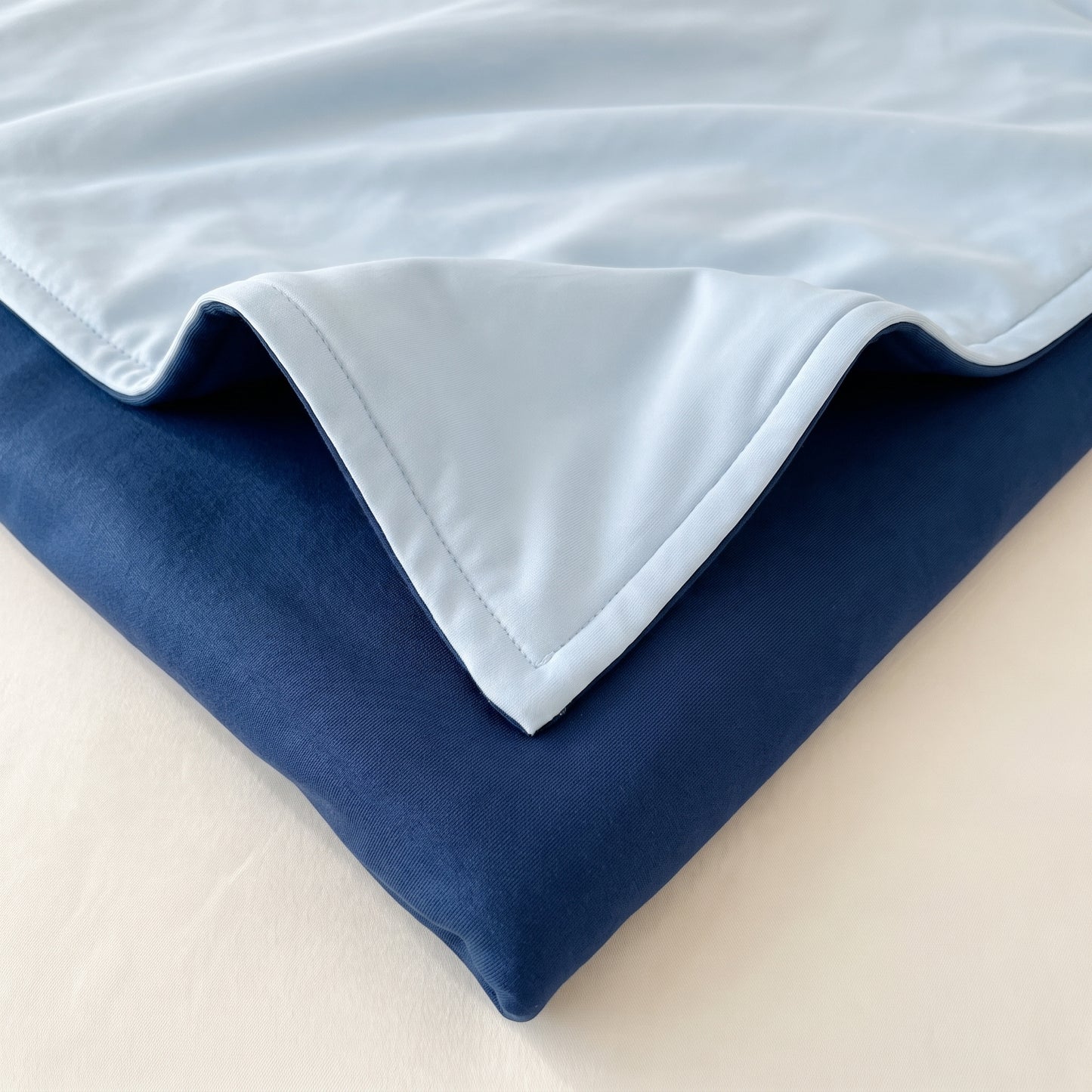 Reversible Cooling Feel Summer Blanket with Dual-Fabric Construction