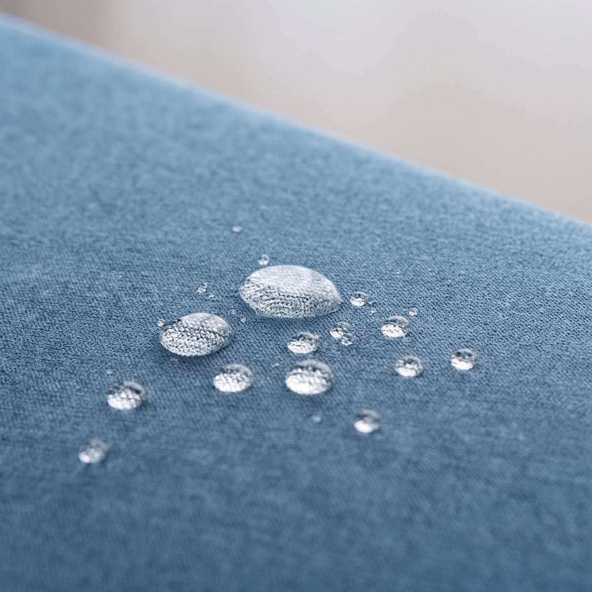 Waterproof Anti-Slip Sofa Cover Blanket with Quilted 200 GSM Polyester