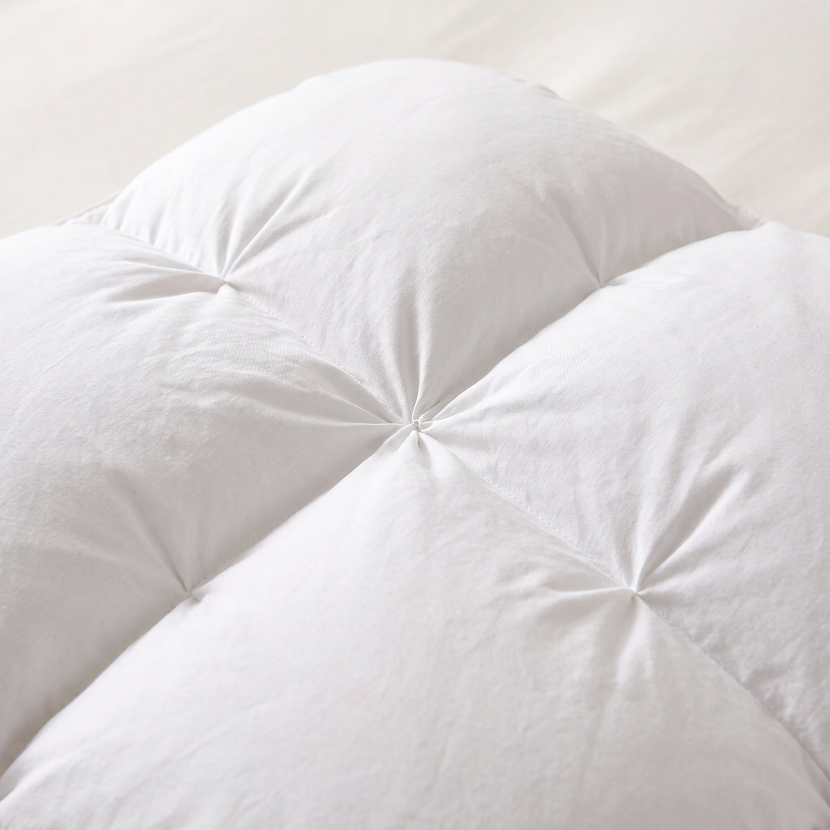 White Goose Down Pinch-Pleated Winter Comforter